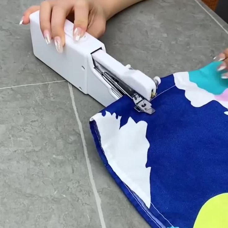 Mini Maquina De Coser Portátil De Mano